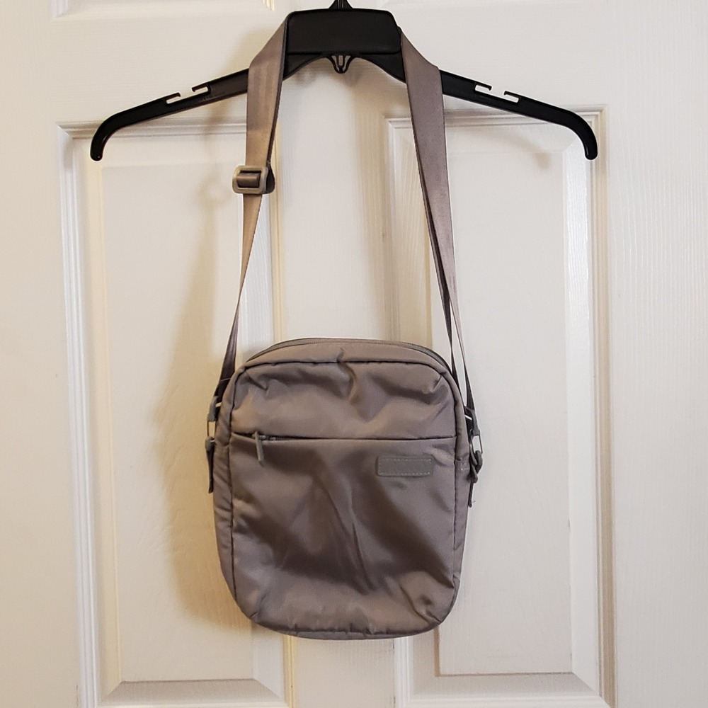 Roco Shoulder Bag/Crossbody Gray Padding 3 Zip Compartments‎ Pockets Travel